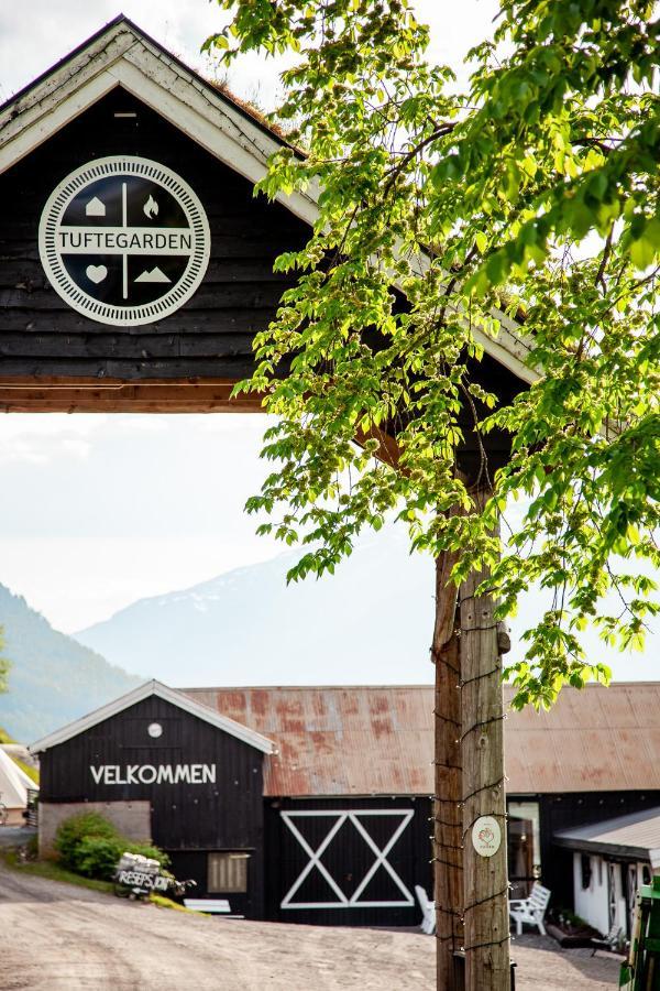 Tuftegarden Hotel Viksdalen Buitenkant foto